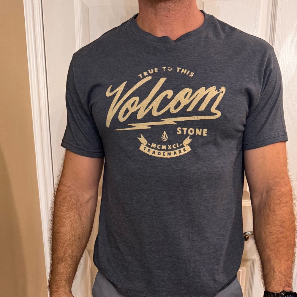 Volcom Navy T-Shirt and Light Gray Shorts Set